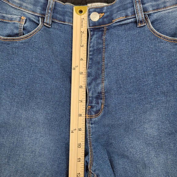 Avenue Cropped Jeans Womens 14 Blue Embroidered Beaded Frayed Hem Boho 32x20 - Picture 9 of 12